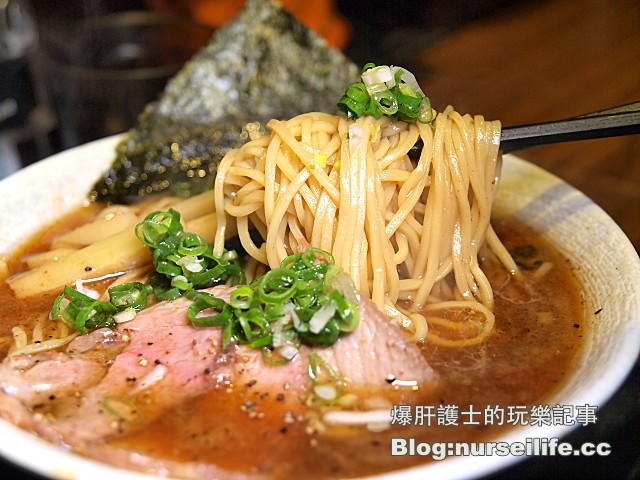 【台北美食】鷹流東京醬油拉麵–蘭丸 適合一個人吃到飽的超大碗叉燒拉麵 - nurseilife.cc