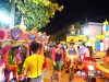 夜市文化大不同！越南夜市根本是兒童遊樂園來著！旋轉木馬、咖啡杯、森林小火車、碰碰車通通有!
