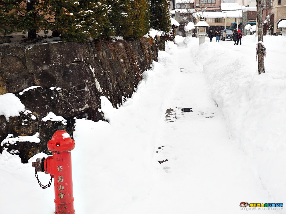 岐阜、高山｜冬季的高山老街．在大雪紛飛的街上尋覓熟悉的和牛香氣 - nurseilife.cc