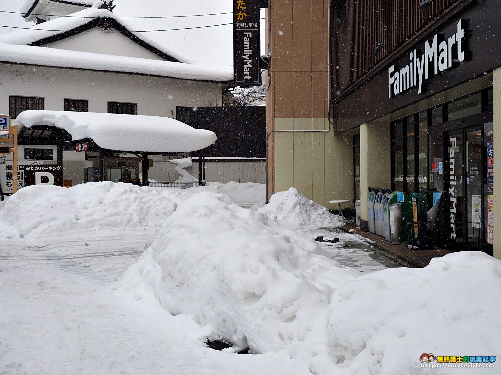 岐阜、高山｜冬季的高山老街．在大雪紛飛的街上尋覓熟悉的和牛香氣 - nurseilife.cc