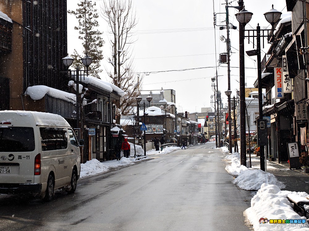 岐阜、高山｜冬季的高山老街．在大雪紛飛的街上尋覓熟悉的和牛香氣 - nurseilife.cc