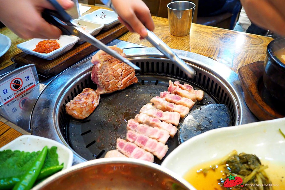 釜山｜맛찬들왕소금구이．吃韓式烤肉店想要巧遇韓星歐巴就要來這一家！ - nurseilife.cc