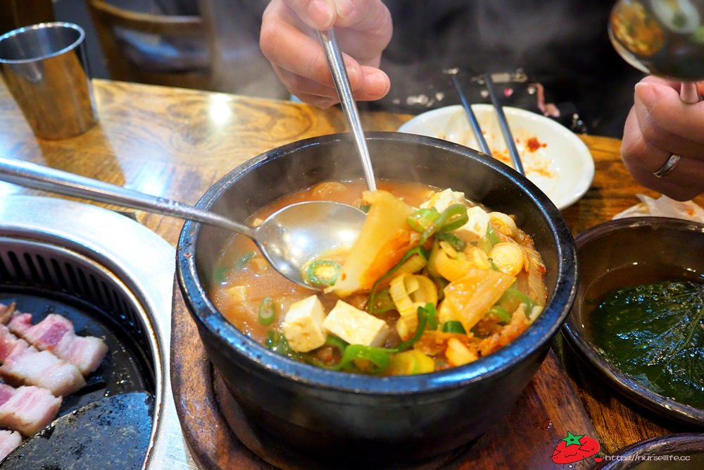 釜山｜맛찬들왕소금구이．吃韓式烤肉店想要巧遇韓星歐巴就要來這一家！ - nurseilife.cc