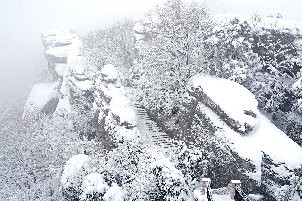 希臘｜邁泰奧拉 Meteora 崖上的修道院．世界遺產天空之城 - nurseilife.cc