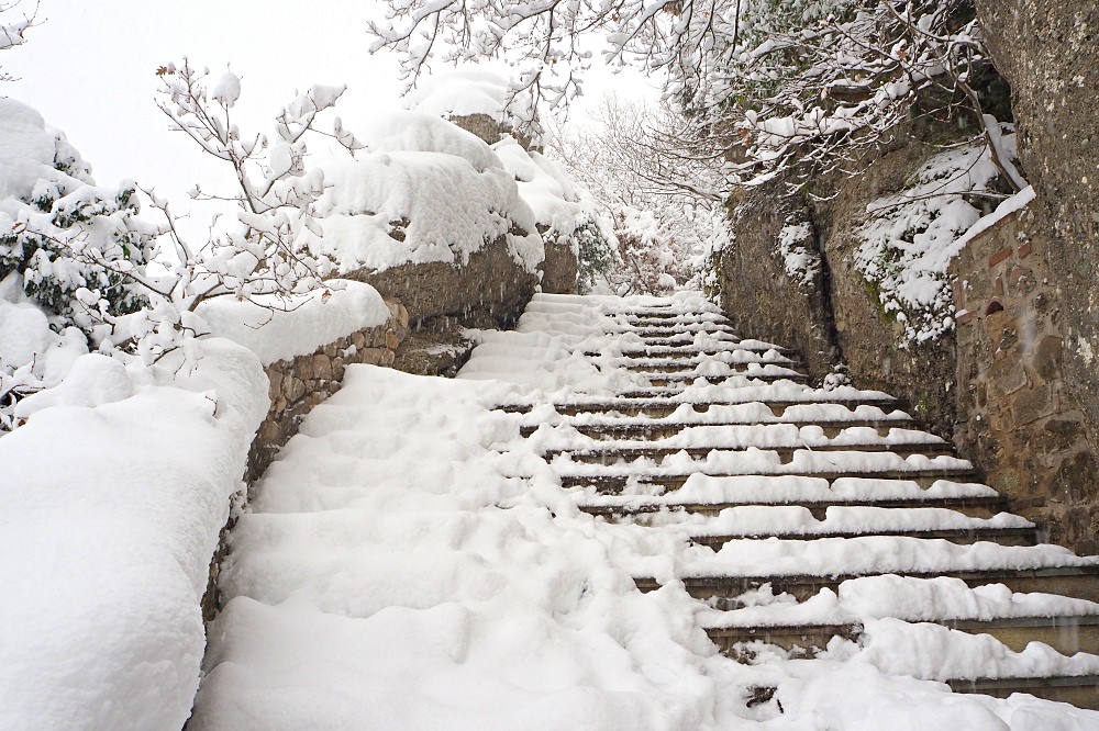 希臘｜邁泰奧拉 Meteora 崖上的修道院．世界遺產天空之城 - nurseilife.cc