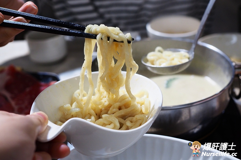 台北大直十月涮涮屋｜火鍋料、蔬菜自助吧吃到飽，還有膠囊咖啡機和霜淇淋！ - nurseilife.cc