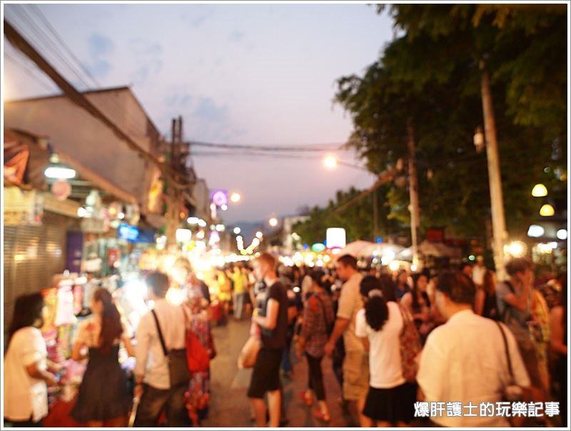 【泰國清邁】Chiang Mai Sunday Walking Street週日步行街逛到腿殘、買到手痠令人崩潰的週末市集 - nurseilife.cc