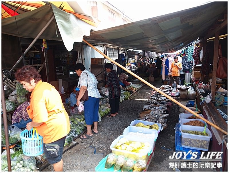 Maeklong railway market 鐵道市場，火車擦身而過的驚險奇特體驗! - nurseilife.cc